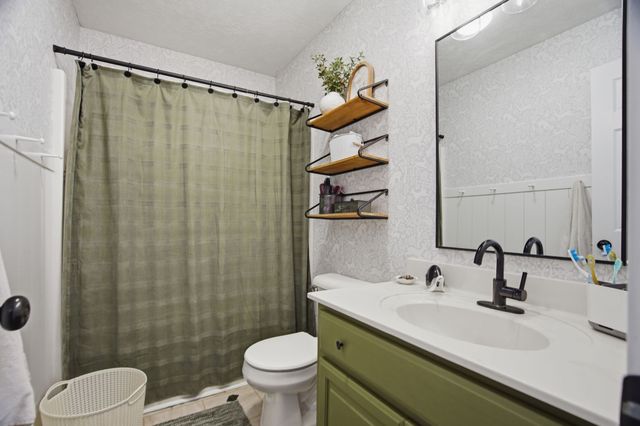 1011 Adam Ct, Cottontown, TN 37048