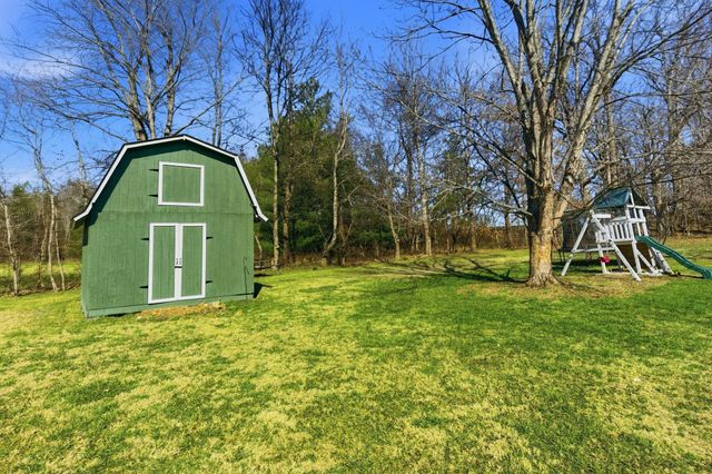 1011 Adam Ct, Cottontown, TN 37048