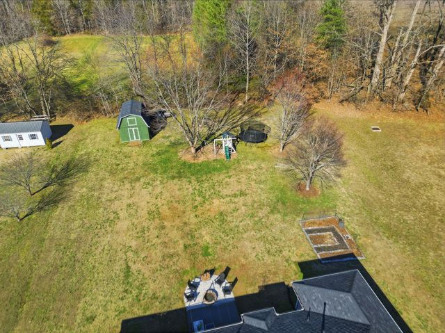 1011 Adam Ct, Cottontown, TN 37048