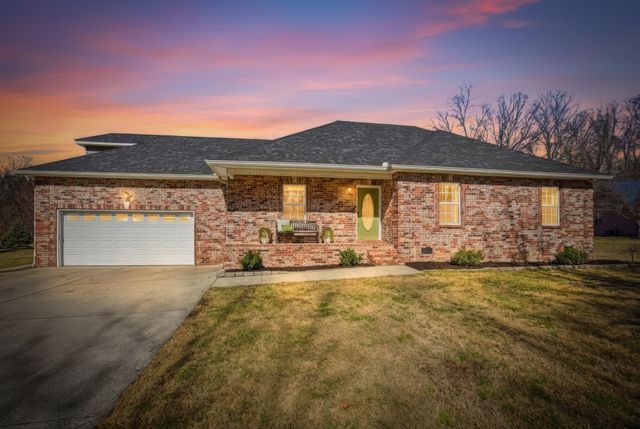 1011 Adam Ct, Cottontown, TN 37048