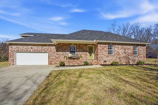 1011 Adam Ct, Cottontown, TN 37048