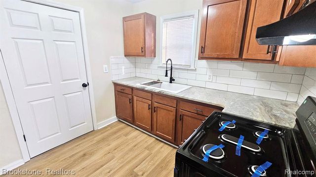 19338 Murray Hill Street, Detroit, MI 48235