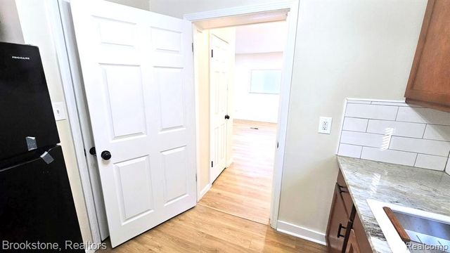 19338 Murray Hill Street, Detroit, MI 48235