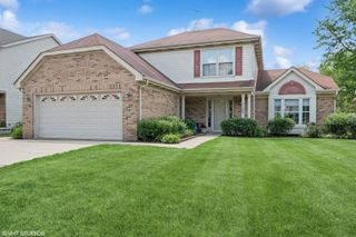 1104 Heritage Drive, Mount Prospect, IL 60056