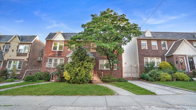 8848 207th Street, Queens Village, NY 11427