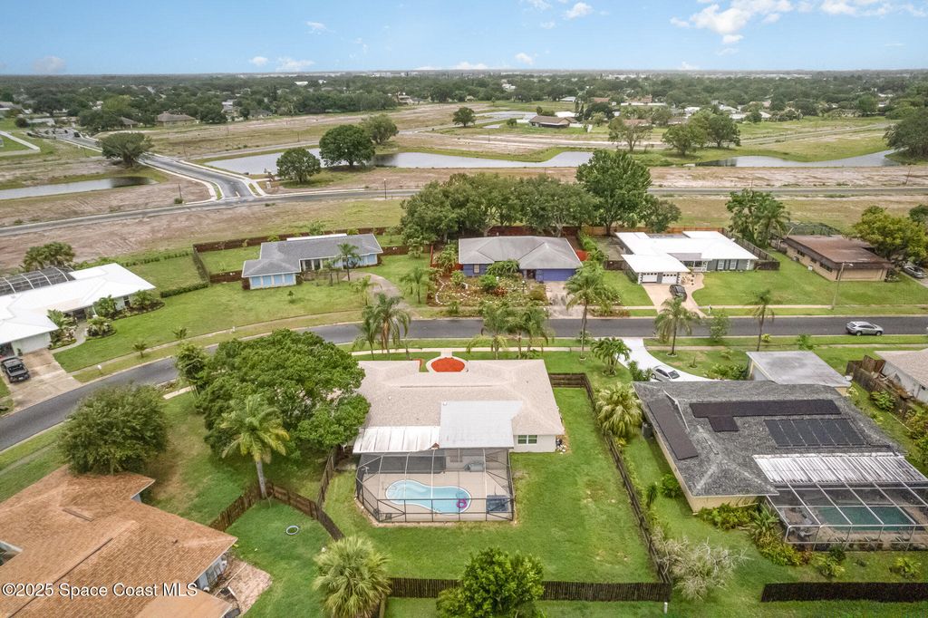 Image 34 of property listing at 957 Waialae Circle NE, Palm Bay, FL 32905