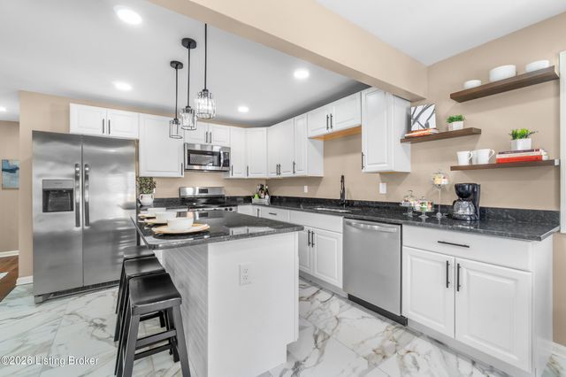 113 Colonial Dr, Louisville, KY 40207