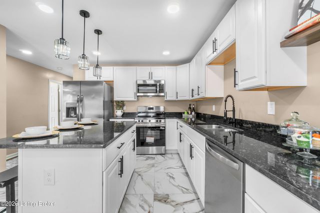 113 Colonial Dr, Louisville, KY 40207