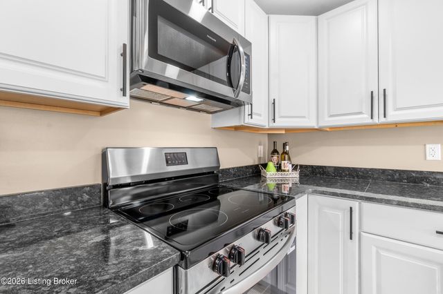 113 Colonial Dr, Louisville, KY 40207