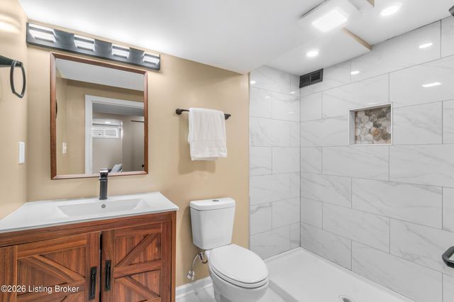 113 Colonial Dr, Louisville, KY 40207