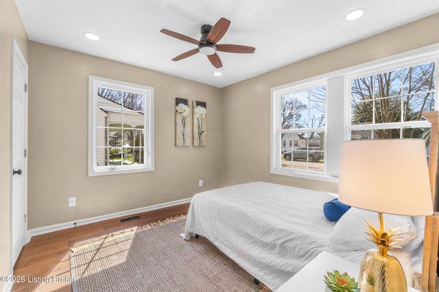 113 Colonial Dr, Louisville, KY 40207