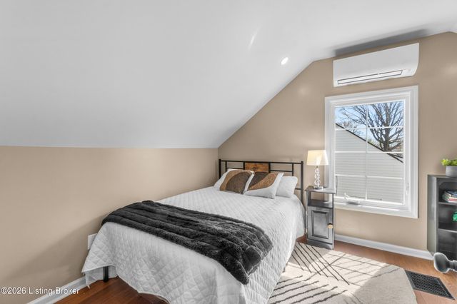 113 Colonial Dr, Louisville, KY 40207