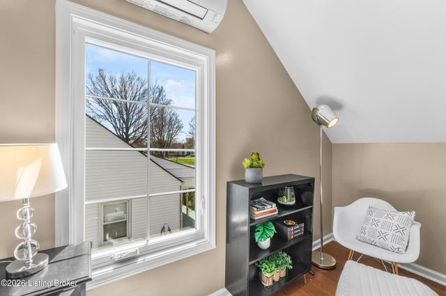 113 Colonial Dr, Louisville, KY 40207