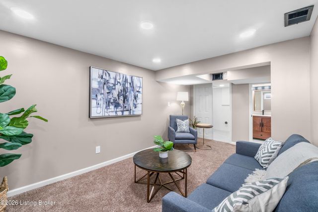 113 Colonial Dr, Louisville, KY 40207