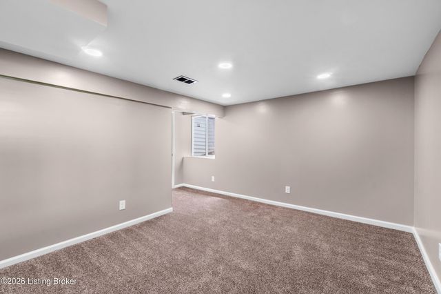 113 Colonial Dr, Louisville, KY 40207