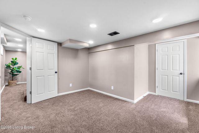 113 Colonial Dr, Louisville, KY 40207