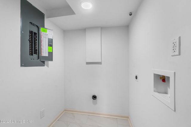 113 Colonial Dr, Louisville, KY 40207