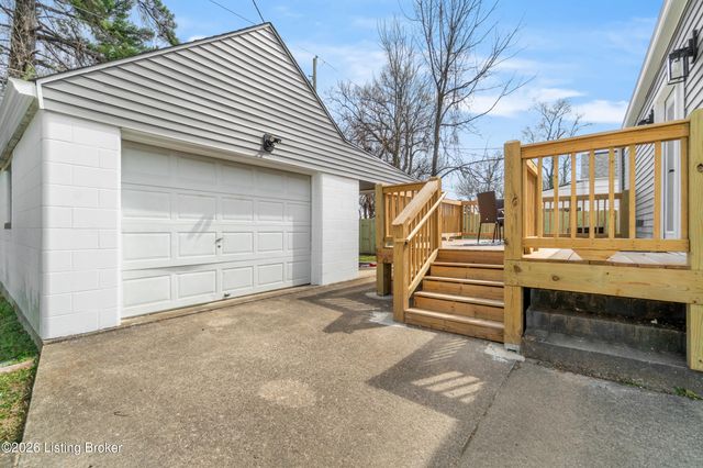 113 Colonial Dr, Louisville, KY 40207