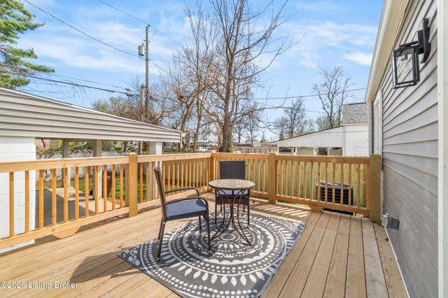 113 Colonial Dr, Louisville, KY 40207