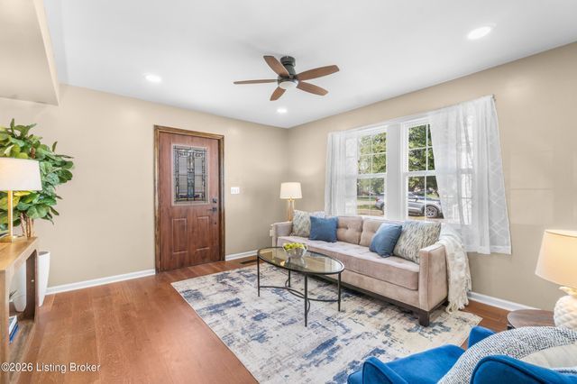 113 Colonial Dr, Louisville, KY 40207