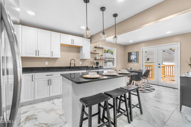 113 Colonial Dr, Louisville, KY 40207