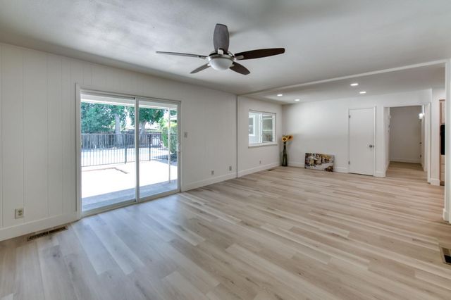 549 E Sample Avenue, Fresno, CA 93710