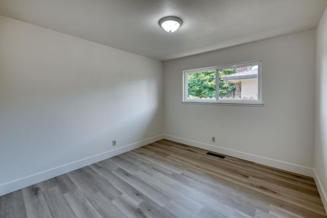 549 E Sample Avenue, Fresno, CA 93710