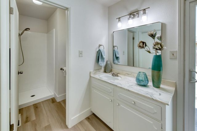 549 E Sample Avenue, Fresno, CA 93710