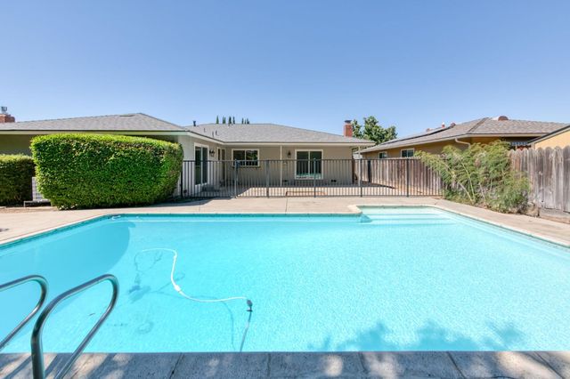 549 E Sample Avenue, Fresno, CA 93710
