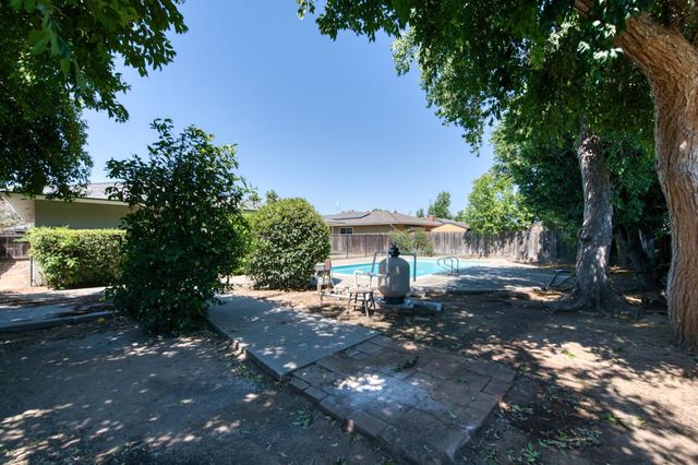 549 E Sample Avenue, Fresno, CA 93710