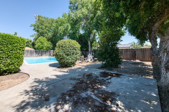 549 E Sample Avenue, Fresno, CA 93710
