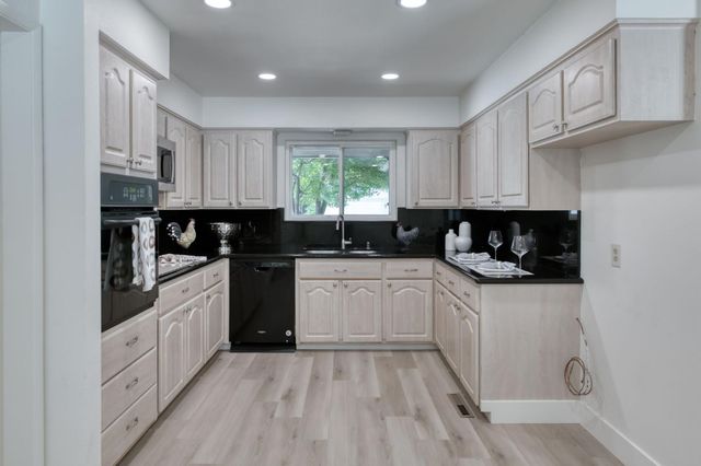 549 E Sample Avenue, Fresno, CA 93710