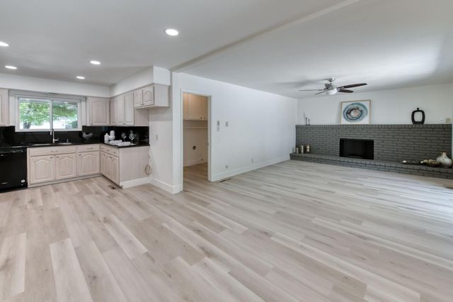 549 E Sample Avenue, Fresno, CA 93710