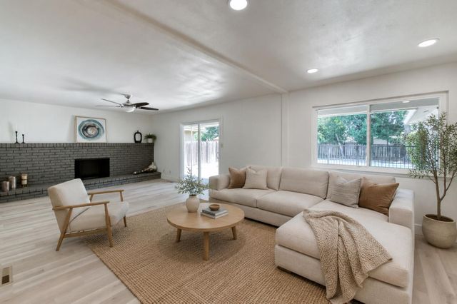 549 E Sample Avenue, Fresno, CA 93710