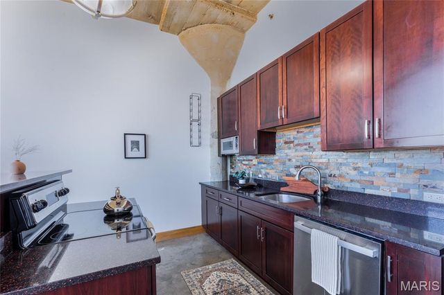 2323 Locust Street 411, St Louis, MO 63103