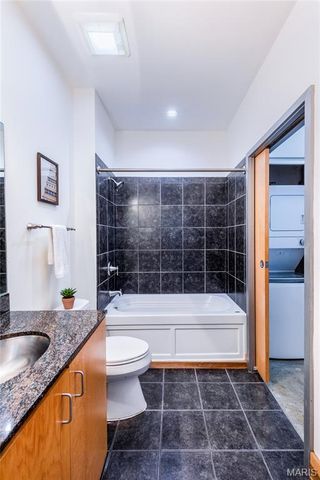 2323 Locust Street 411, St Louis, MO 63103