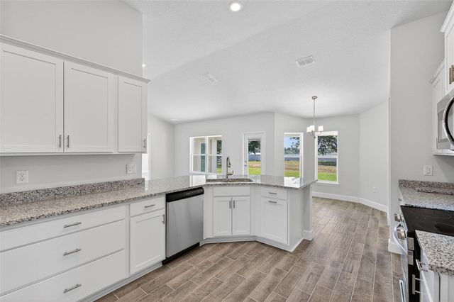 37028 HIDDEN VIEW, Dade City, FL 33523