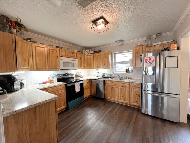 302 Sayle Street, Cumby, TX 75433