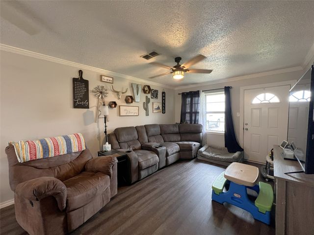 302 Sayle Street, Cumby, TX 75433