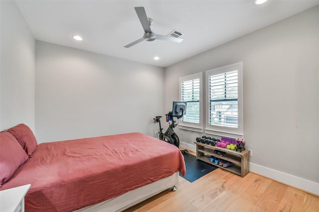 1216 Chantilly Lane, Houston, TX 77018