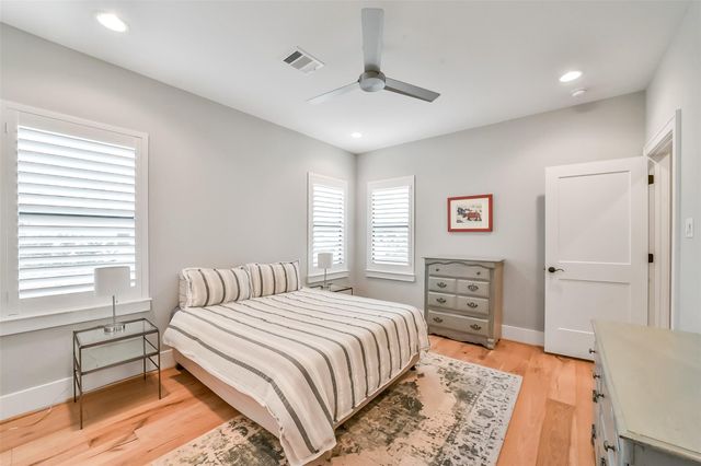 1216 Chantilly Lane, Houston, TX 77018