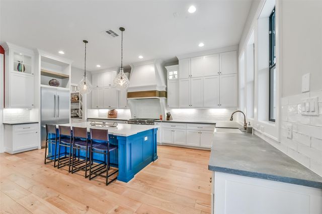 1216 Chantilly Lane, Houston, TX 77018