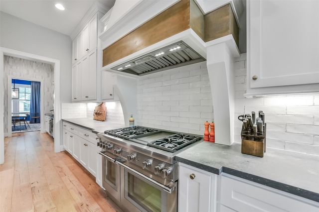 1216 Chantilly Lane, Houston, TX 77018