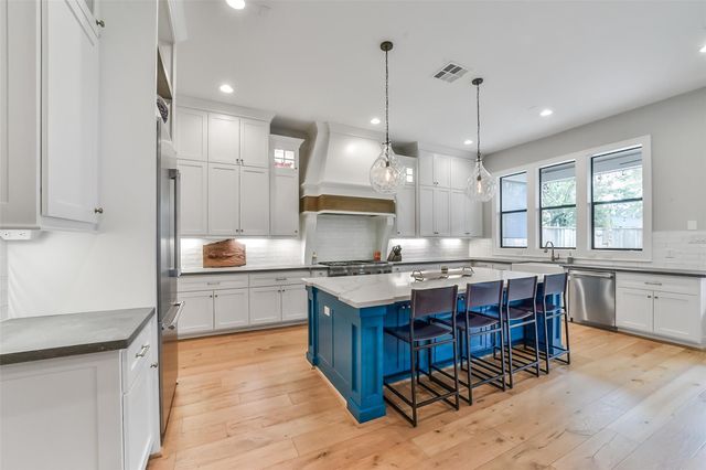 1216 Chantilly Lane, Houston, TX 77018