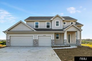 10651 S 102 Avenue, Papillion, NE 68046