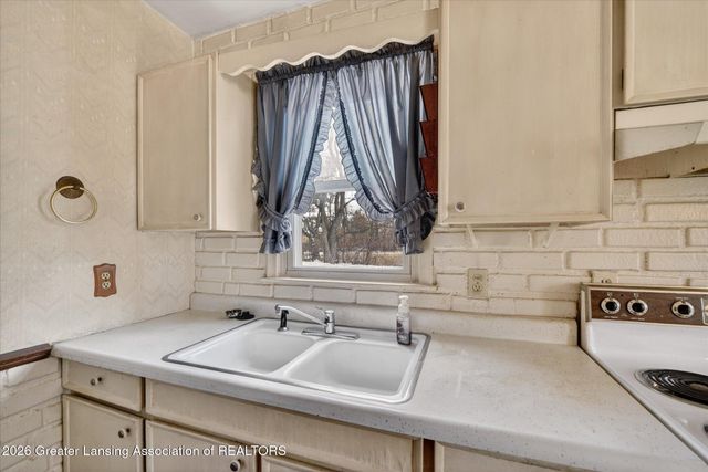 5129 Wexford Road, Lansing, MI 48911