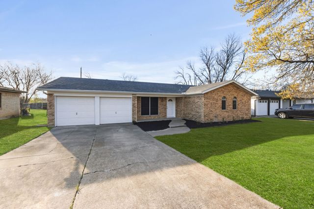 4944 Saucer Drive, Haltom City, TX 76117