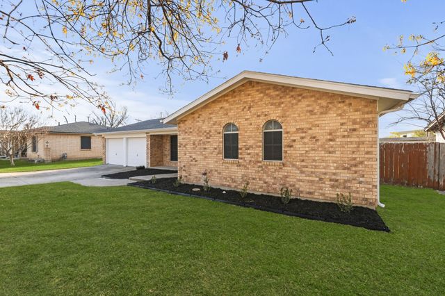 4944 Saucer Drive, Haltom City, TX 76117