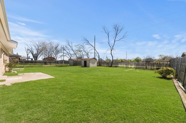 4944 Saucer Drive, Haltom City, TX 76117