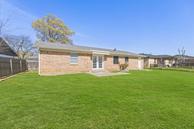 4944 Saucer Drive, Haltom City, TX 76117